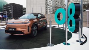 Xe điện Lynk & Co 08 ra mắt tại sự kiện La Défense, Paris.